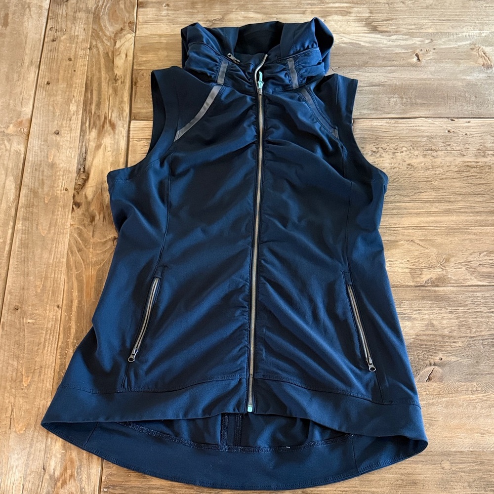 Tangerine Sleeveless Navy Zip-Up Vest Small